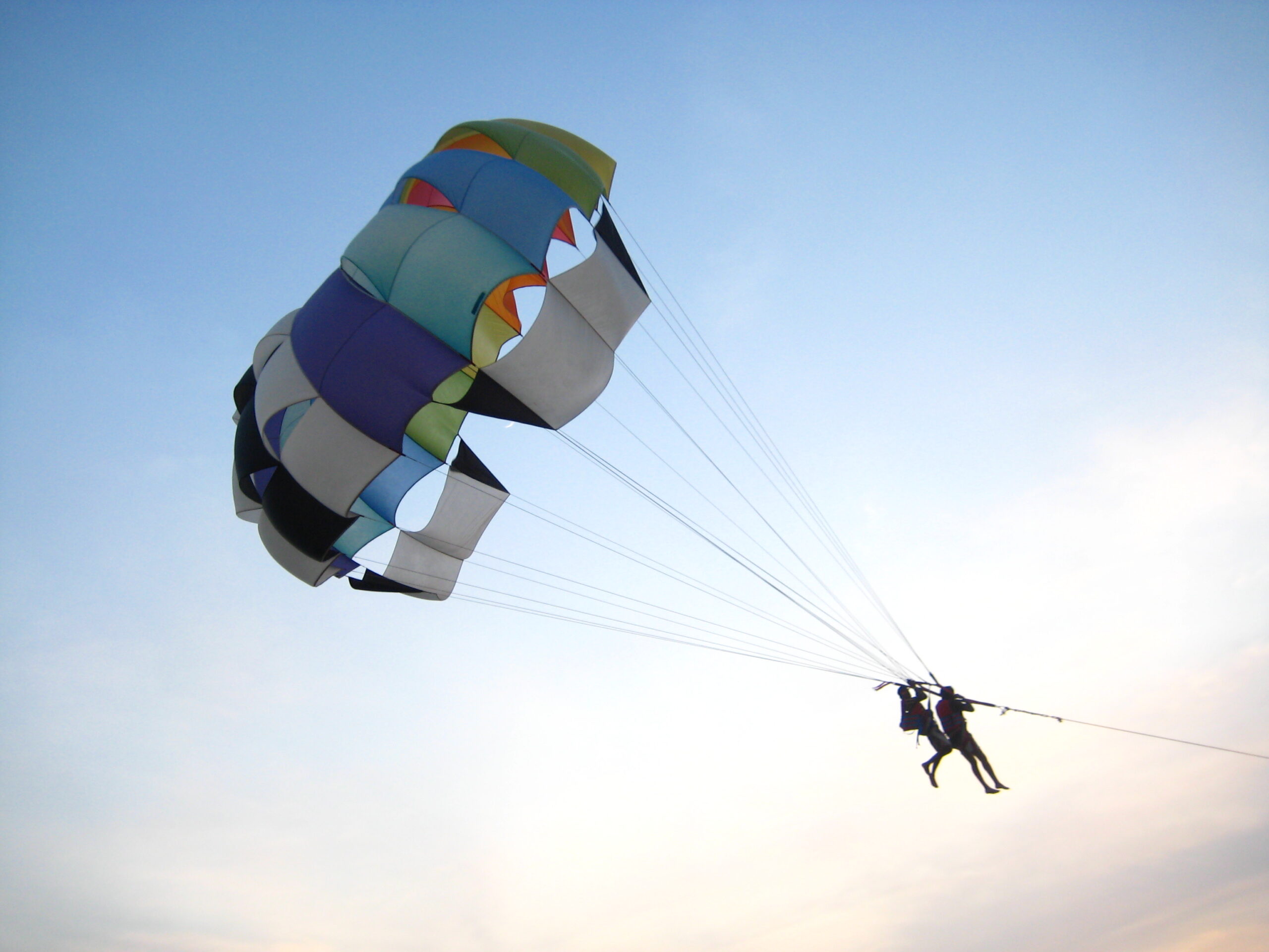 Parasailing_on_the_Calangute_beach