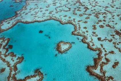 Scenic-Flight-over-the-Heart-Reef