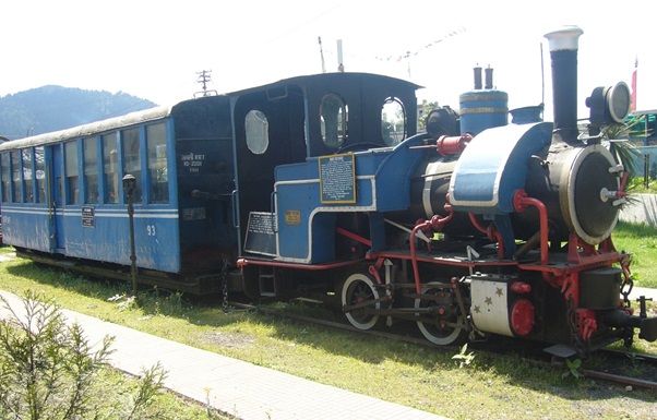 Why Should You Take a Toy Train Ride in Darjeeling