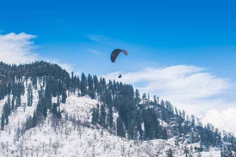 paragliding in Manali