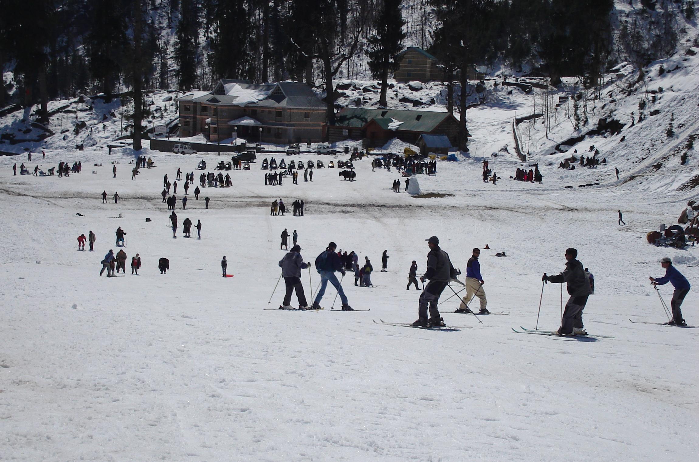 Skiing_manali