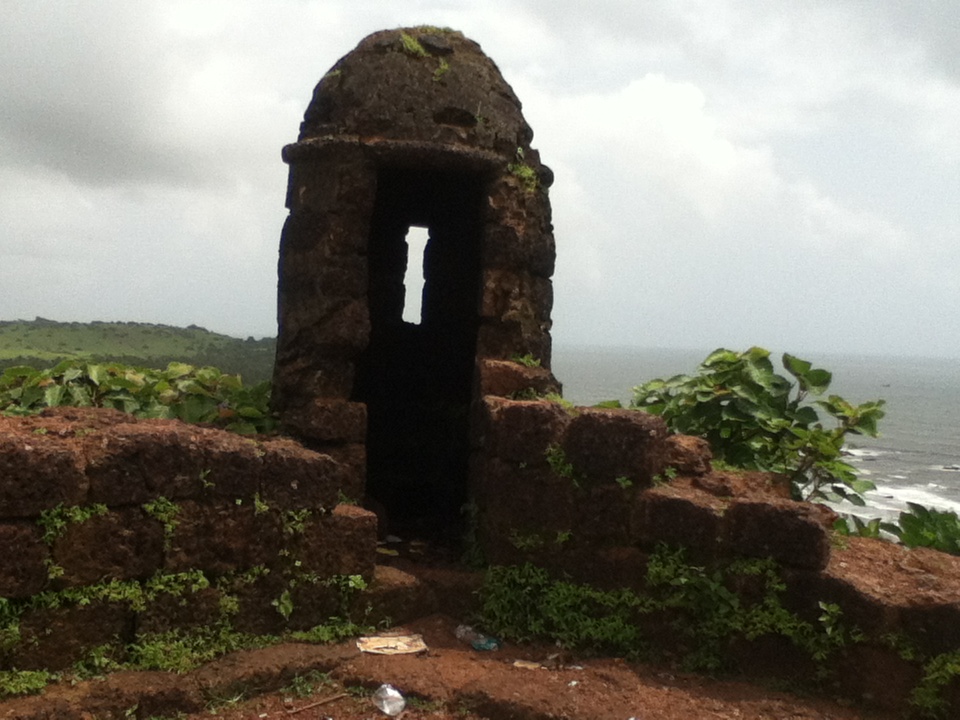 The_ruins_of_Chapora_Fort,_Bardez,_Goa