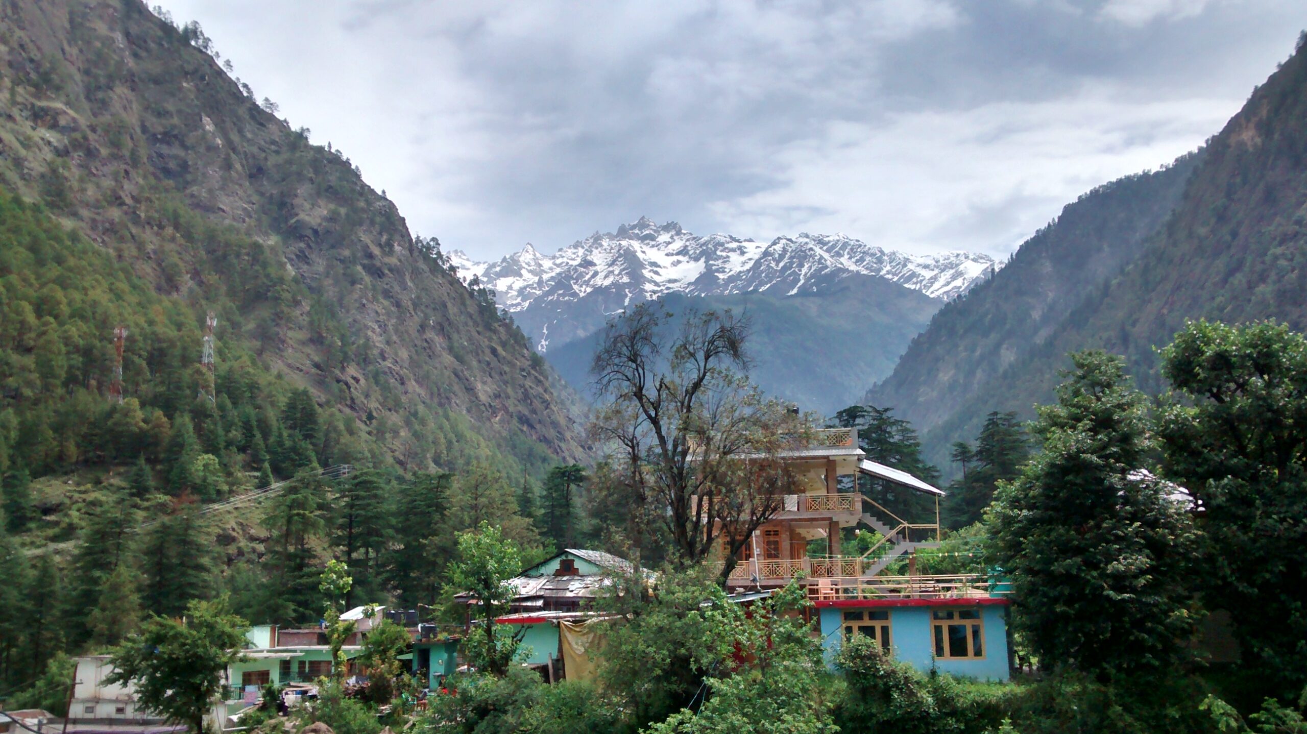 View_of_snow_capped_Shivalik_ranges_from_Kasol,_Himachal_Pradesh