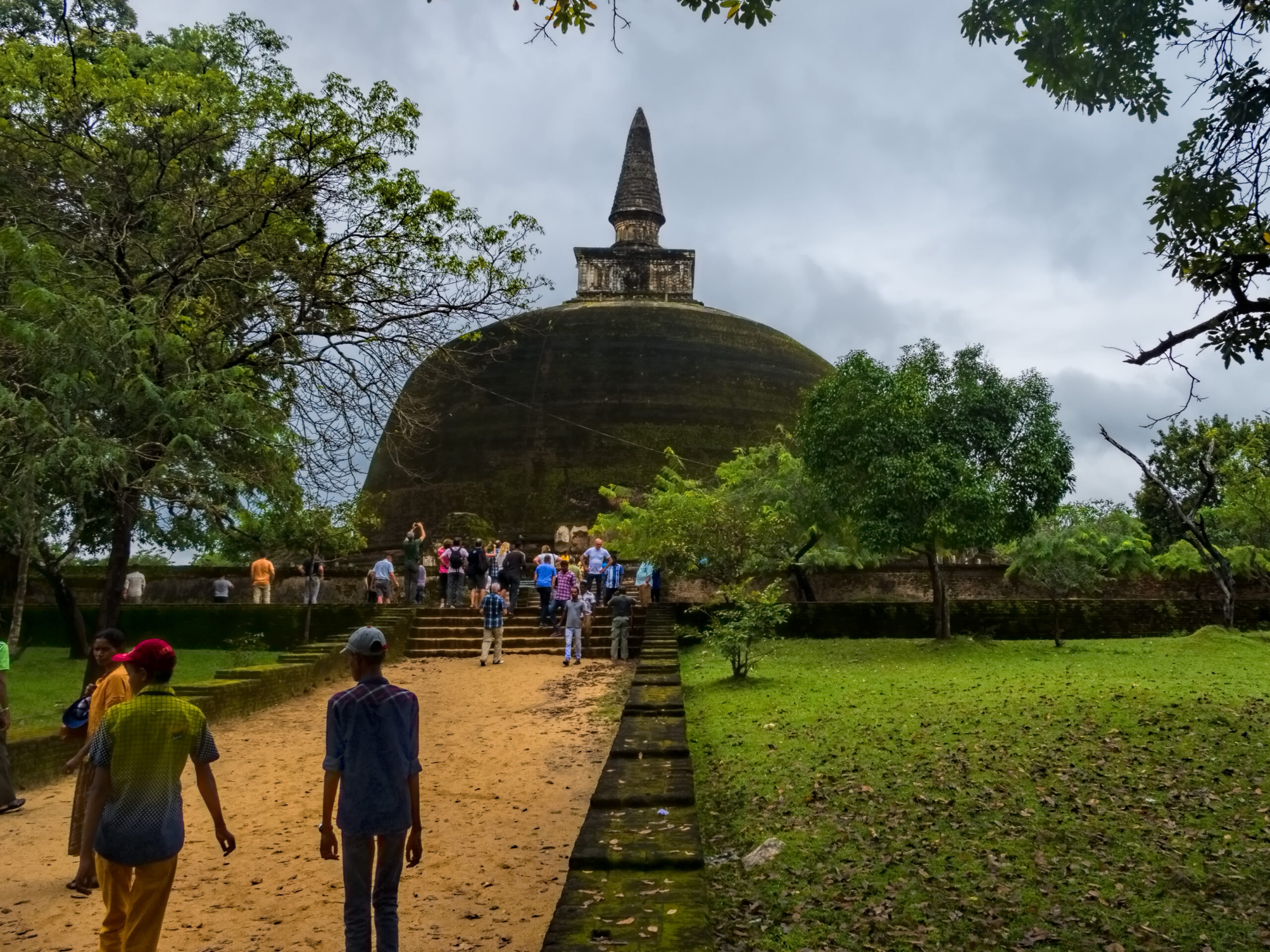20160124_Sri_Lanka_3758_crop_Polonnaruwa_sRGB_(25649854352)