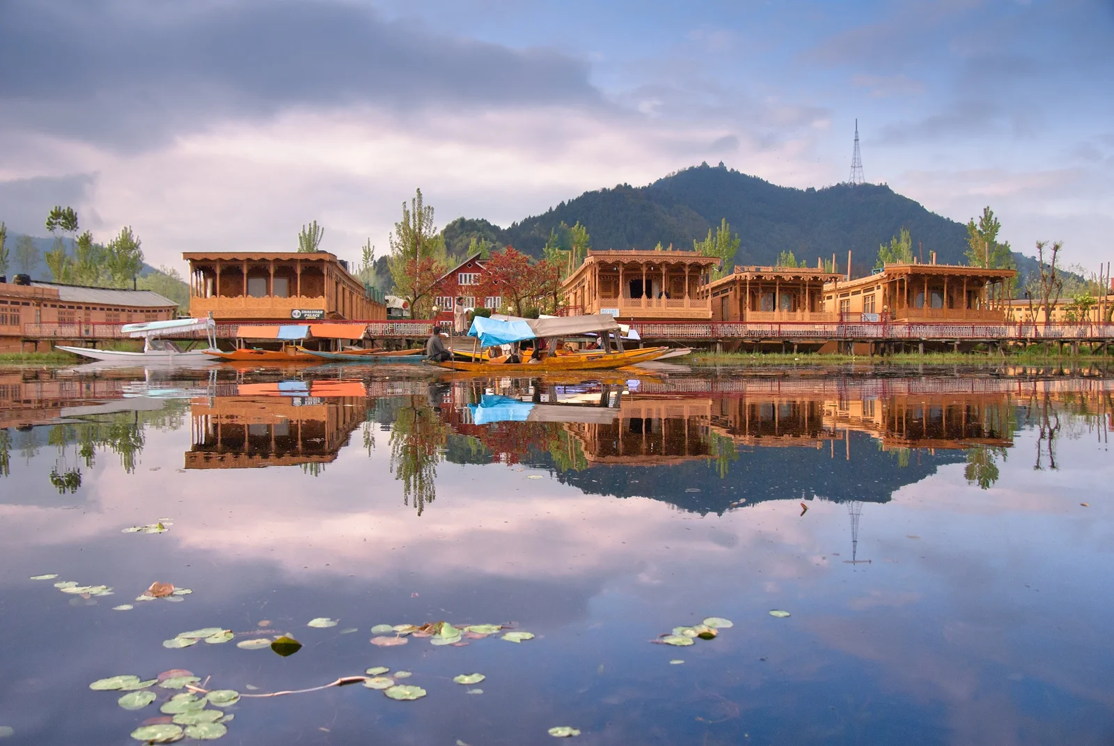 8 Popular Kashmir Valleys With Spectacular Views