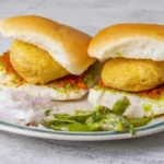 indian-famous-street-food-vada-pav-768x432