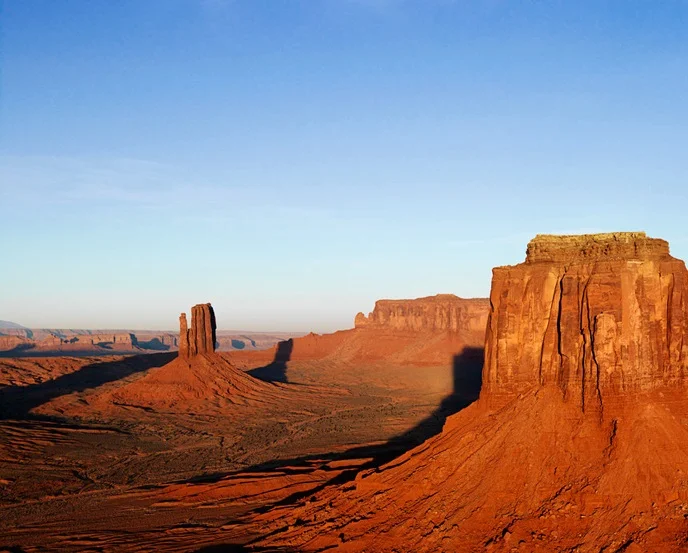 Romance Flourishes in Scenic Surroundings of Greece
